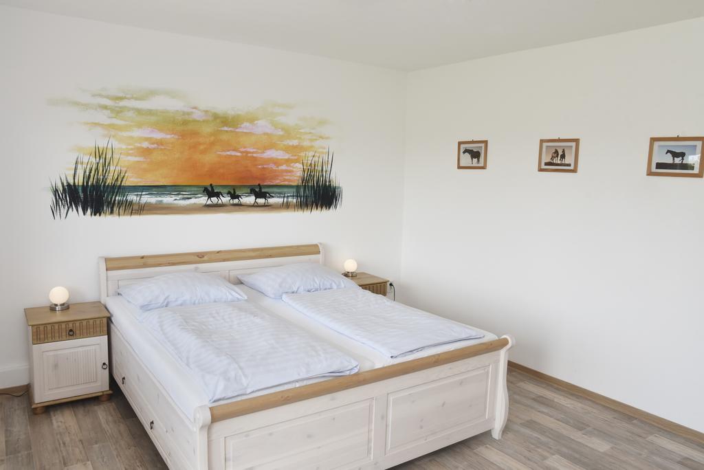 Ferienwohnung Reiterhof Gründeich Holtgast Exterior foto